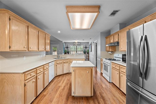 600 Coachlight Court, College Station, TX 77845
