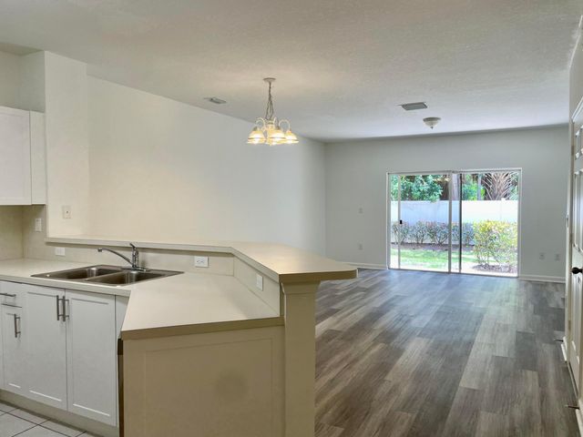 5064 SE Mariner Garden Circle, Stuart, FL 34997