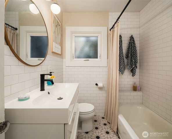 314 NE 56th Street, Seattle, WA 98105