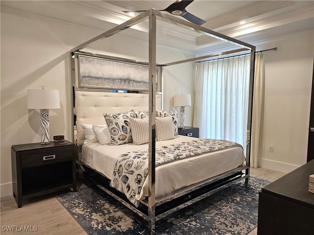 10620 Gulf Shore DR 201, Naples, FL 34108