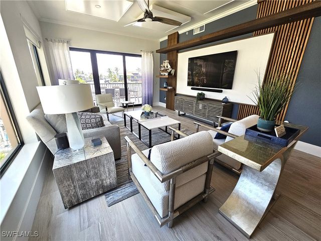 10620 Gulf Shore DR 201, Naples, FL 34108