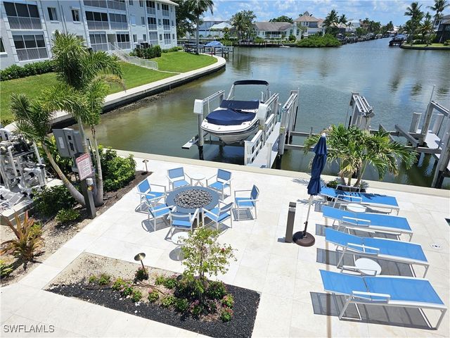 10620 Gulf Shore DR 201, Naples, FL 34108