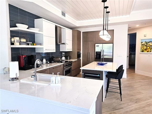 10620 Gulf Shore DR 201, Naples, FL 34108