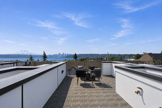 720 N 43rd St, Seattle, WA 98103