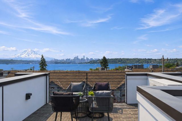 720 N 43rd St, Seattle, WA 98103