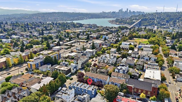720 N 43rd St, Seattle, WA 98103