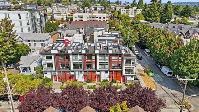 720 N 43rd St, Seattle, WA 98103