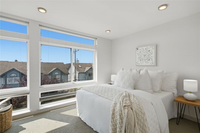 720 N 43rd St, Seattle, WA 98103