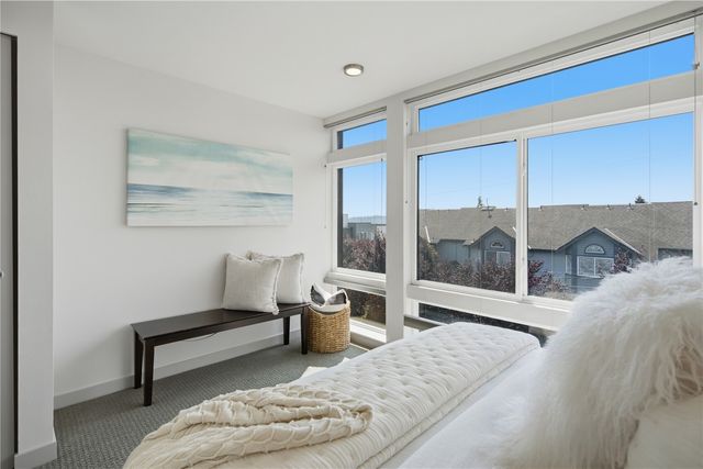 720 N 43rd St, Seattle, WA 98103
