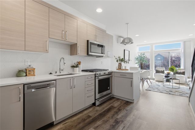 720 N 43rd St, Seattle, WA 98103