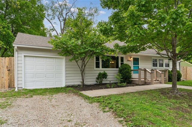 2400 Woodend Avenue, Kansas City, KS 66106