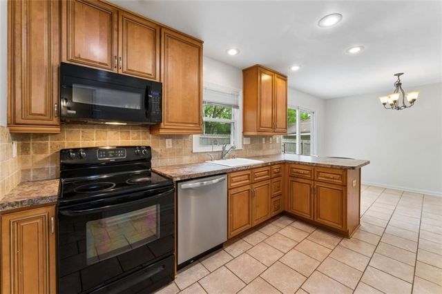 2400 Woodend Avenue, Kansas City, KS 66106