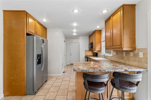 2400 Woodend Avenue, Kansas City, KS 66106