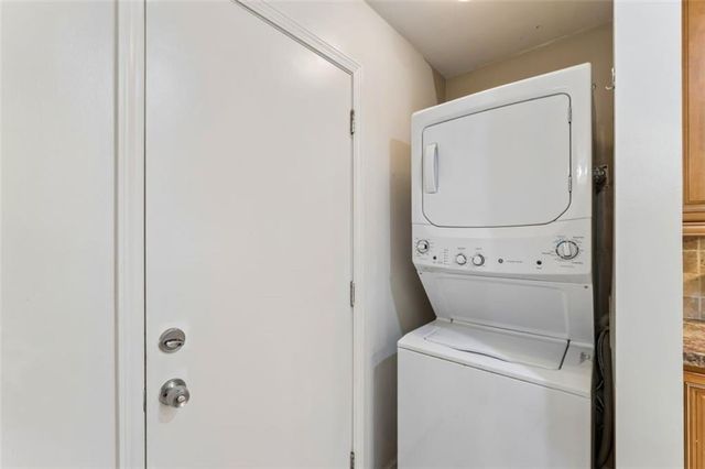 2400 Woodend Avenue, Kansas City, KS 66106