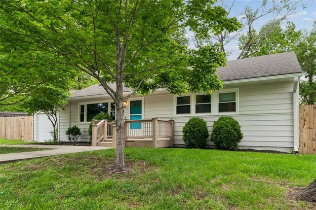 2400 Woodend Avenue, Kansas City, KS 66106