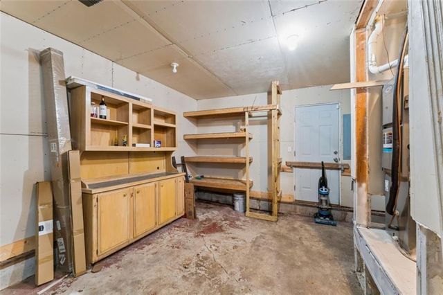 2400 Woodend Avenue, Kansas City, KS 66106