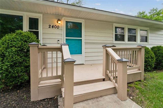 2400 Woodend Avenue, Kansas City, KS 66106