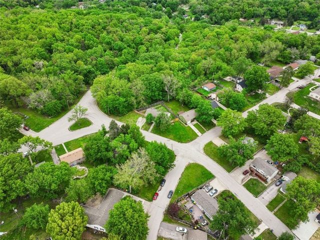 2400 Woodend Avenue, Kansas City, KS 66106