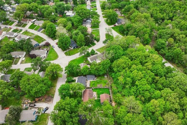 2400 Woodend Avenue, Kansas City, KS 66106