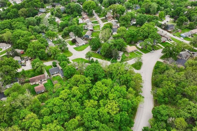 2400 Woodend Avenue, Kansas City, KS 66106