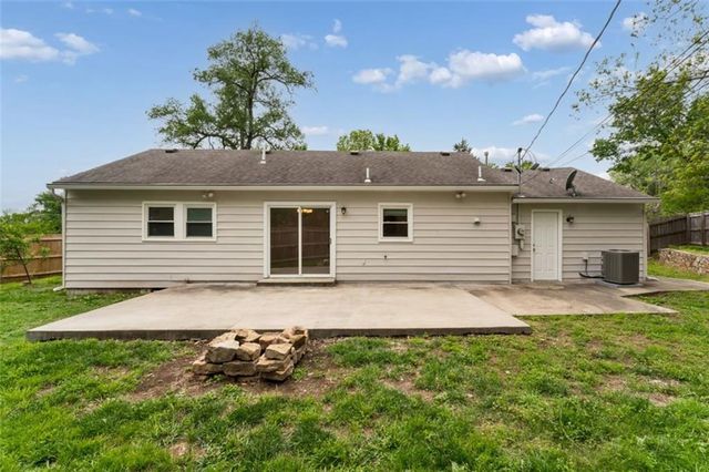 2400 Woodend Avenue, Kansas City, KS 66106