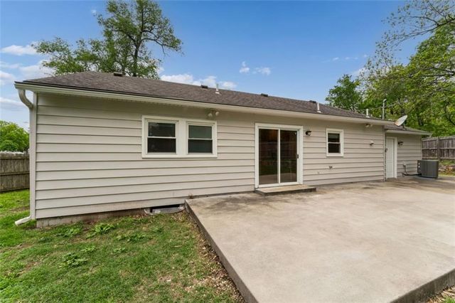 2400 Woodend Avenue, Kansas City, KS 66106