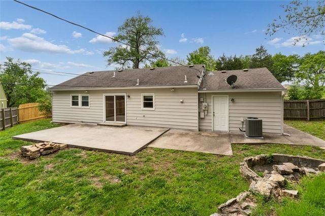 2400 Woodend Avenue, Kansas City, KS 66106