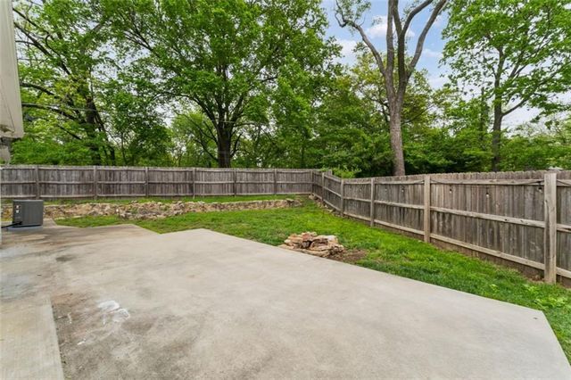 2400 Woodend Avenue, Kansas City, KS 66106