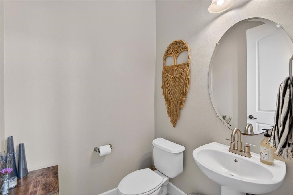 Image 12 of property listing at 7959 HAMPTON LAKE DRIVE, Tampa, FL 33647