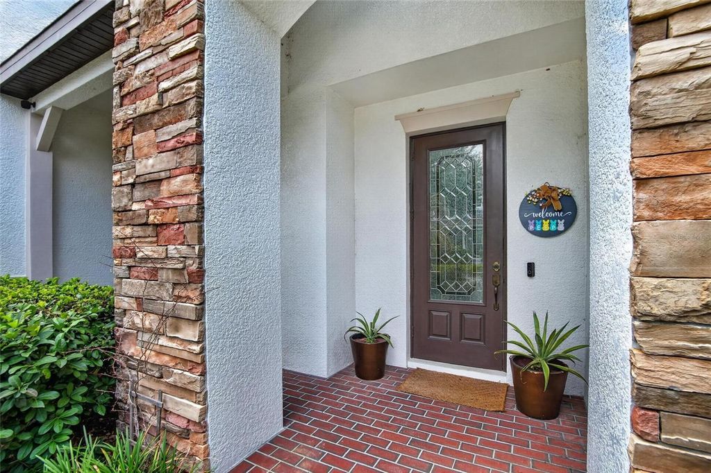 Image 4 of property listing at 7959 HAMPTON LAKE DRIVE, Tampa, FL 33647