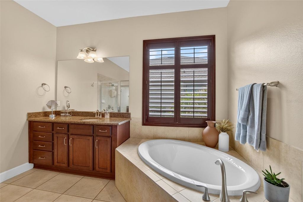 Image 32 of property listing at 7959 HAMPTON LAKE DRIVE, Tampa, FL 33647