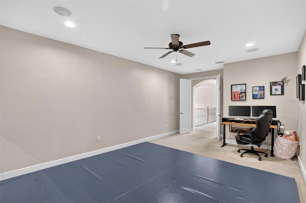 Image 44 of property listing at 7959 HAMPTON LAKE DRIVE, Tampa, FL 33647