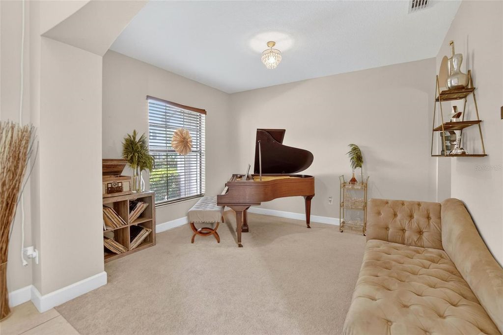 Image 9 of property listing at 7959 HAMPTON LAKE DRIVE, Tampa, FL 33647