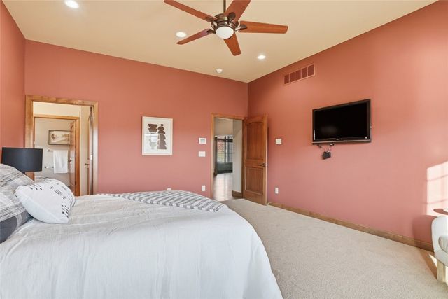 245 Auburn East Ln, Coralville, IA 52241