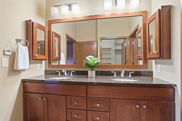 245 Auburn East Ln, Coralville, IA 52241