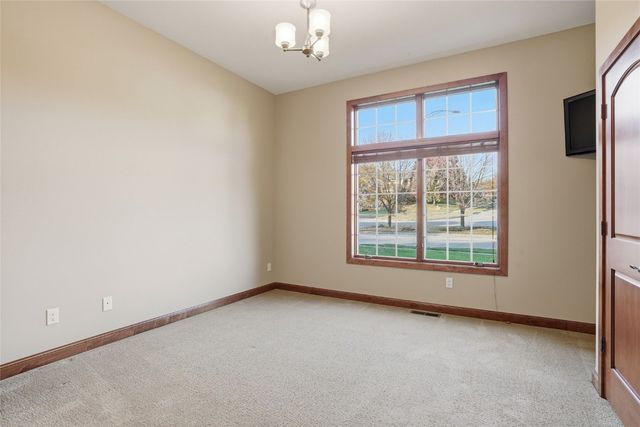 245 Auburn East Ln, Coralville, IA 52241