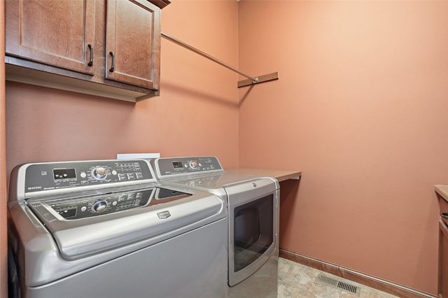 245 Auburn East Ln, Coralville, IA 52241