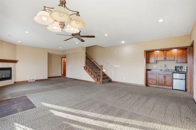 245 Auburn East Ln, Coralville, IA 52241