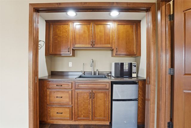 245 Auburn East Ln, Coralville, IA 52241