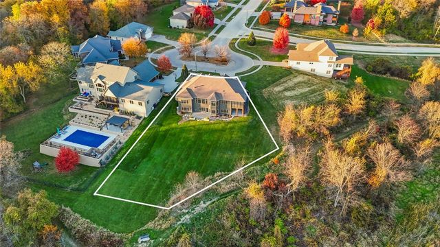 245 Auburn East Ln, Coralville, IA 52241