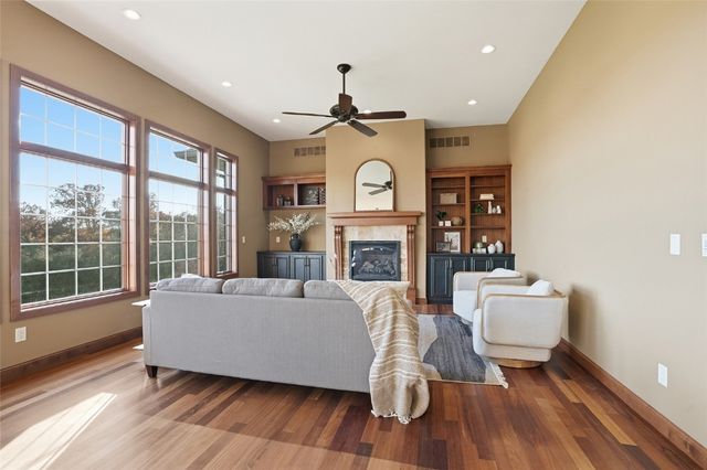 245 Auburn East Ln, Coralville, IA 52241