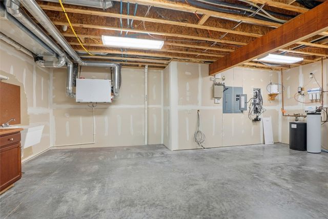 245 Auburn East Ln, Coralville, IA 52241