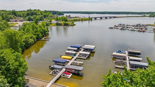 558 Bayshore Boulevard, Lake Milton, OH 44429