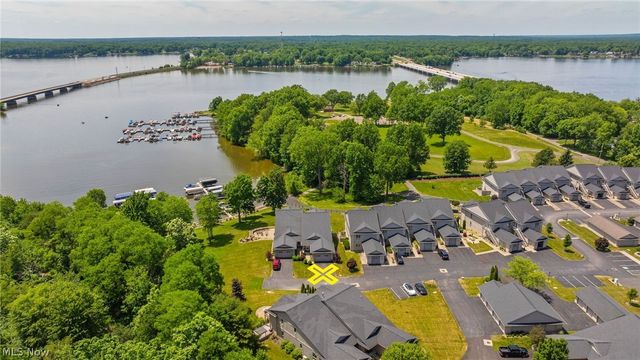 558 Bayshore Boulevard, Lake Milton, OH 44429