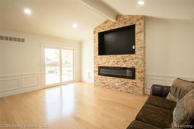 2238 Nadine Drive, Sterling Heights, MI 48310