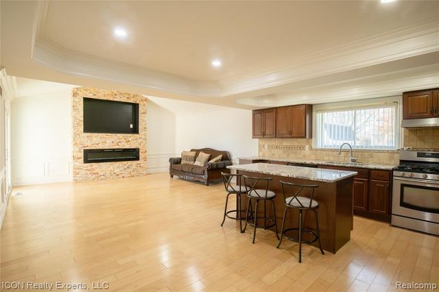 2238 Nadine Drive, Sterling Heights, MI 48310