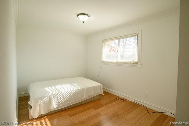 2238 Nadine Drive, Sterling Heights, MI 48310