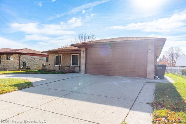 2238 Nadine Drive, Sterling Heights, MI 48310