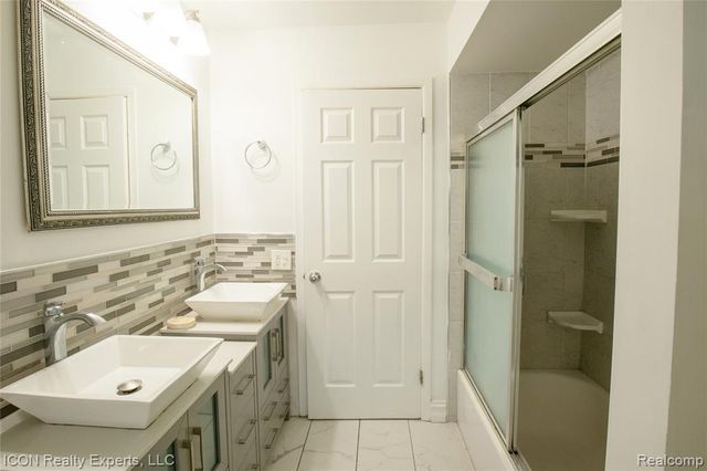 2238 Nadine Drive, Sterling Heights, MI 48310