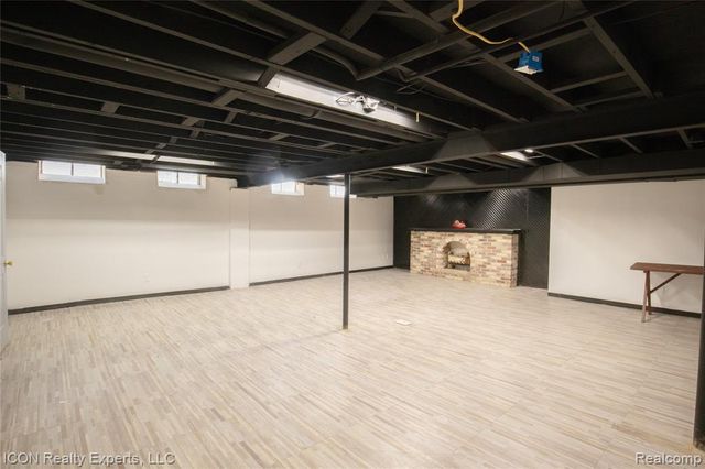 2238 Nadine Drive, Sterling Heights, MI 48310